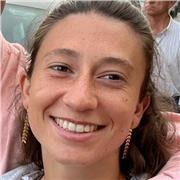 Profesora particular de matemáticas, lengua, física y química, especializada en el bachillerato biosanitario.
